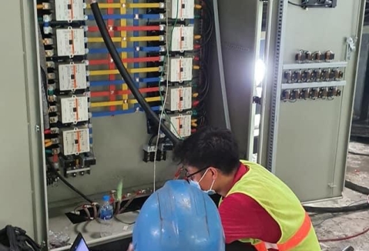 Lắp đặt tủ điện máy nghiền tự động